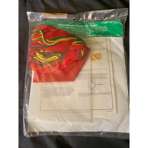 Vintage Craft New Plastic Canvas Kit Poinsettia Christmas Flowers 8483 Coasters - Picture 3 of 3